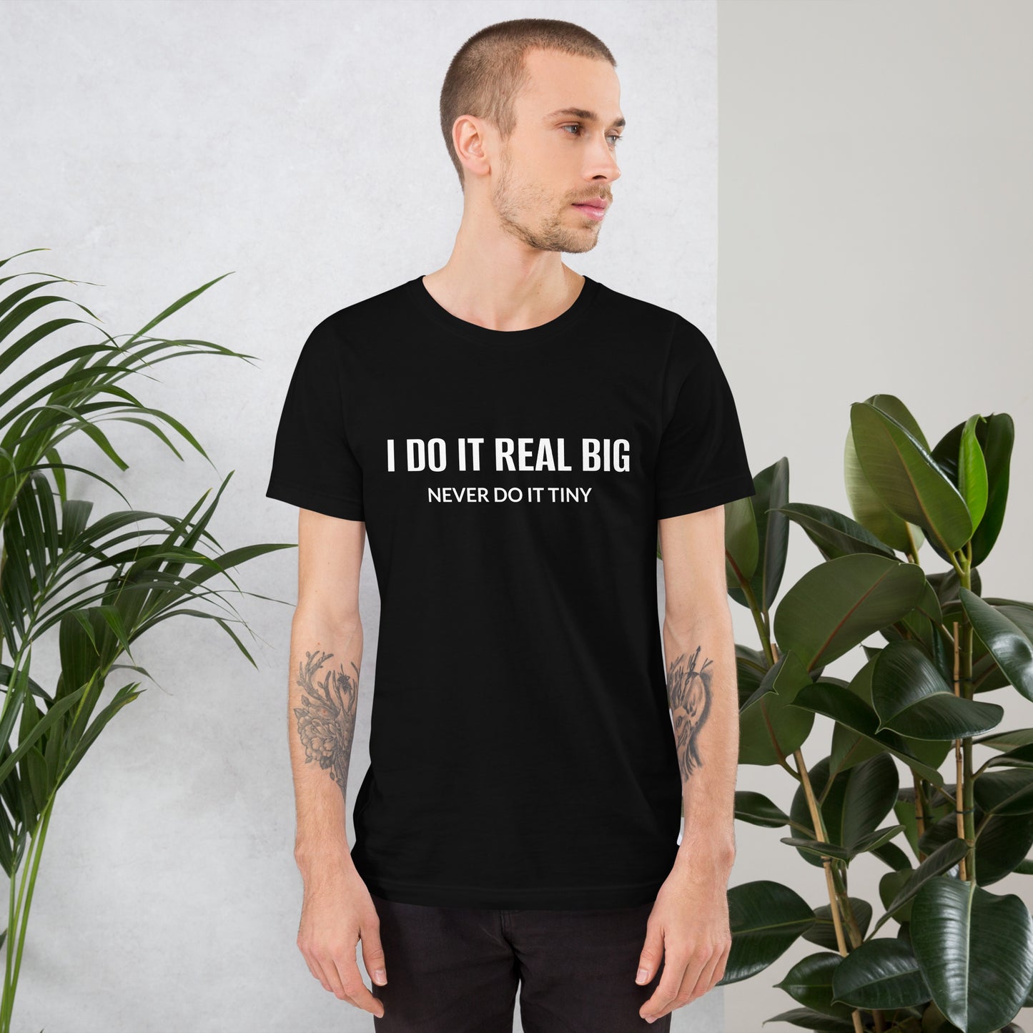 I DO IT REAL BIG NEVER DO IT TINY Unisex t-shirt