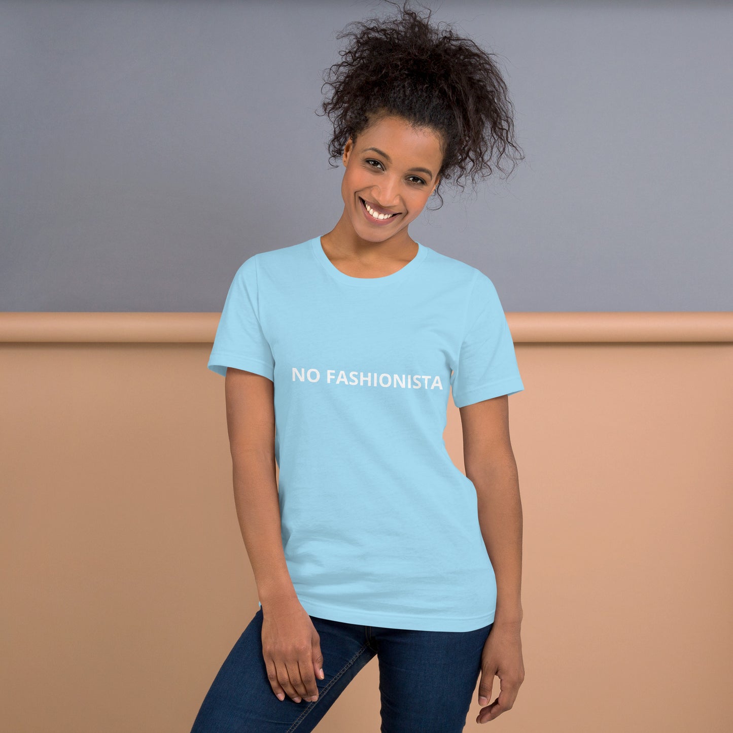 NO FASHIONISTA Unisex t-shirt